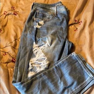 AE Tomgirl distressed jeans